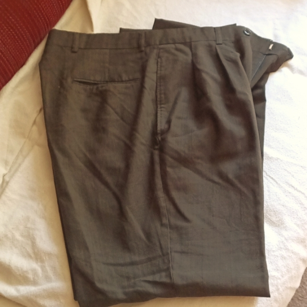 Men's pleated dress pants 36 x30 length green